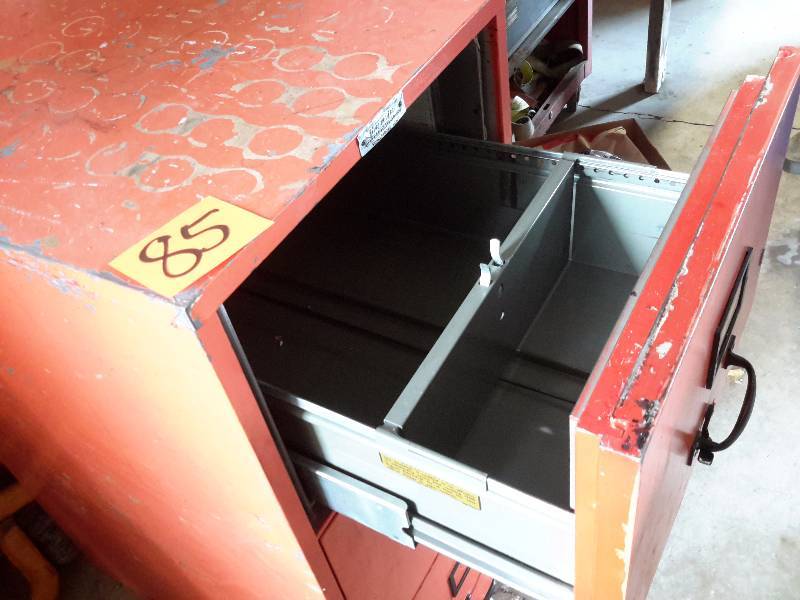 lot 85 image: Vintage FIREPROOF File cabinet.. 3 drawer