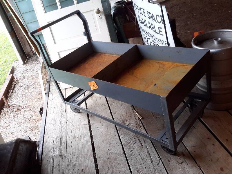 lot 3 image: All metal service Cart.
