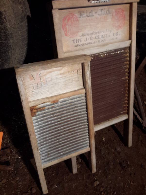 lot 60 image: 2 Vintage Washboards