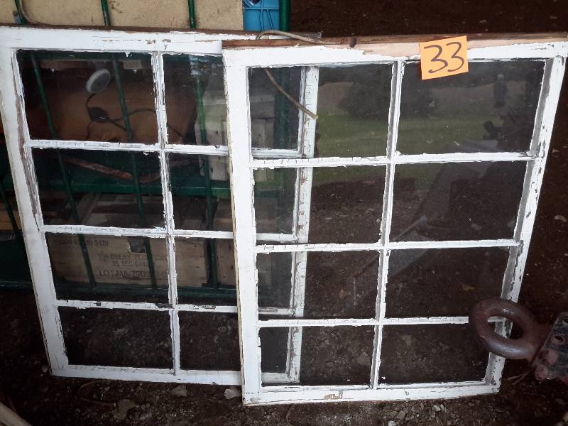 lot 33 image: 2, 8 light window sashes