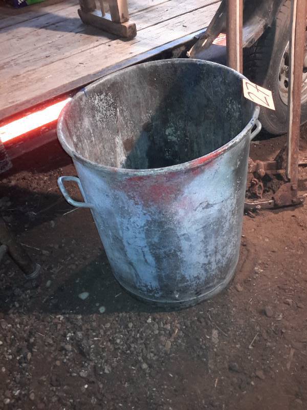 lot 27 image: Vintage Metal pail with handles.