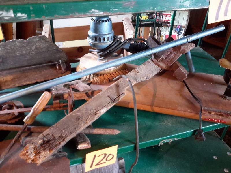 lot 120 image: Vintage electric Scrubber, Vintage tools and hardware