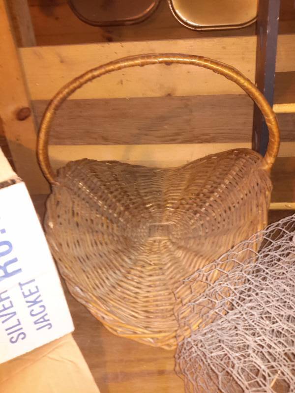 lot 139 image: Misc. items as pictured