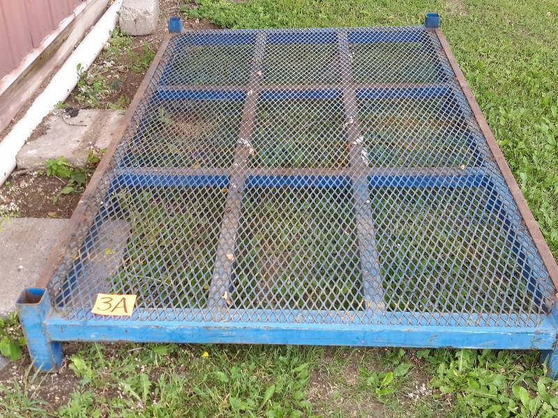 lot 3A image: Large steel PalletRiser