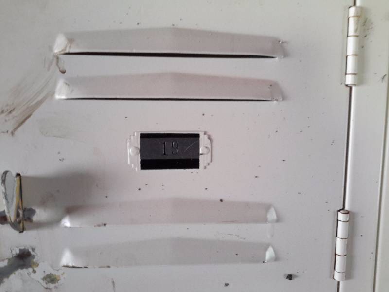 lot 2B image: Set of 24 Kit Lockers