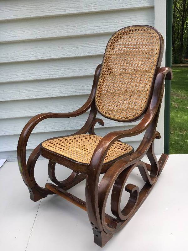 lot 13 image: Vintage Youth Wicker Rocking Chair
