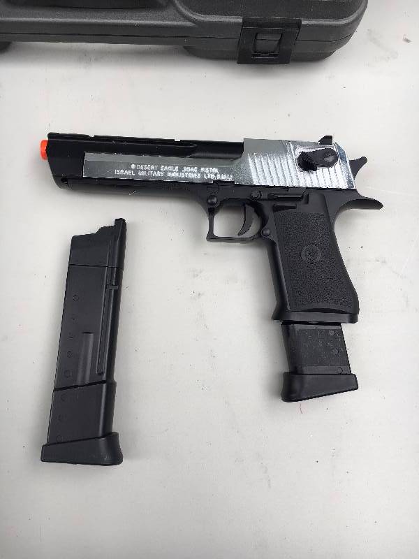 lot 15 image: Desert Eagle CO2 BB Gun