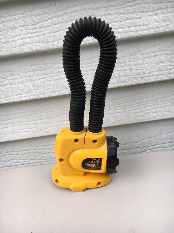 lot 20 image: Dewalt 18volt light
