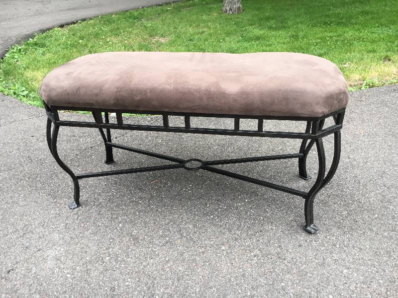 lot 31 image: Entryway Bench