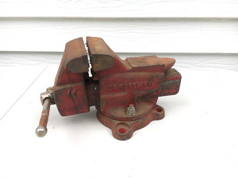 lot 40 image: Craftsman Bench Vice