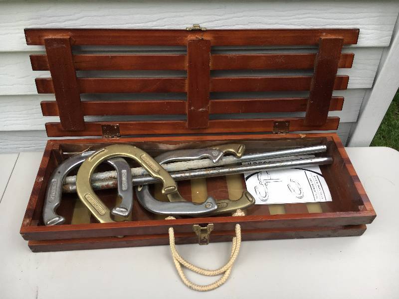 lot 49 image: Sportcraft Horseshoe Kit
