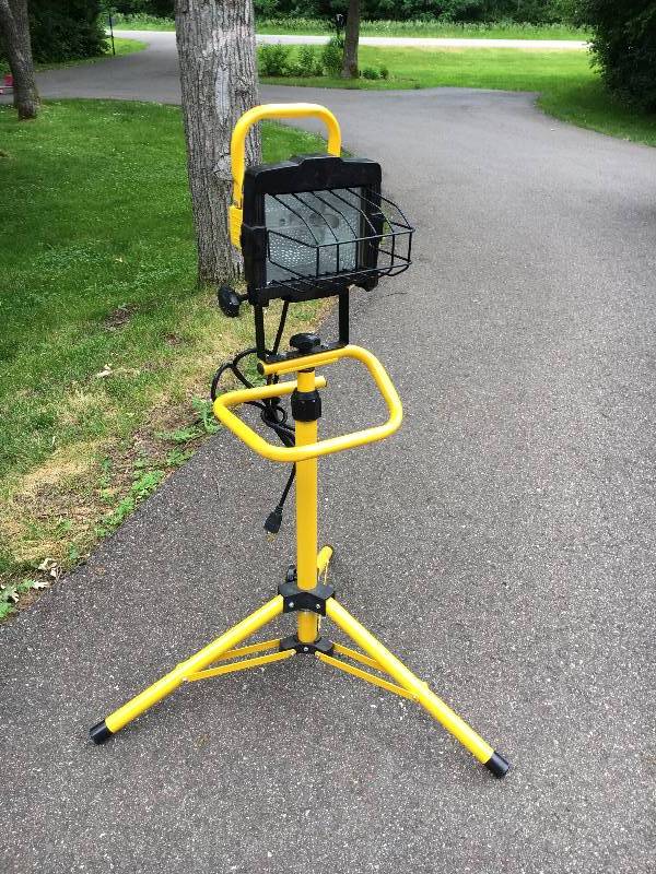 lot 61 image: Electric Light w Stand