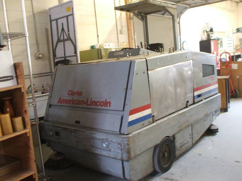 RIDE ON SCRUBBER SWEEPER