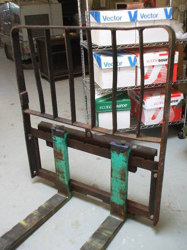 FORKLIFT CARRIAGE WITH FORKS