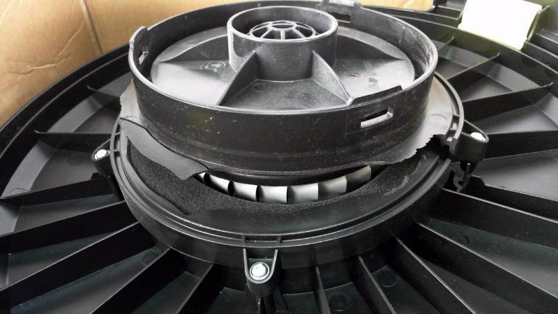 lot 7 image: Stanley 10-Gallon Wet  Dry Vacuum - Cracked Housing