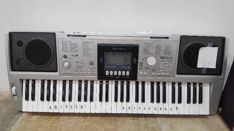 lot 60 image: FOR PARTS  REPAIR Spectrum AIL-500 Keyboard and Champ 15 Guitar Amp