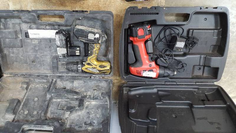 lot 66 image: FOR PARTS  BROKEN Assorted Power Tools and Automotive Equipment