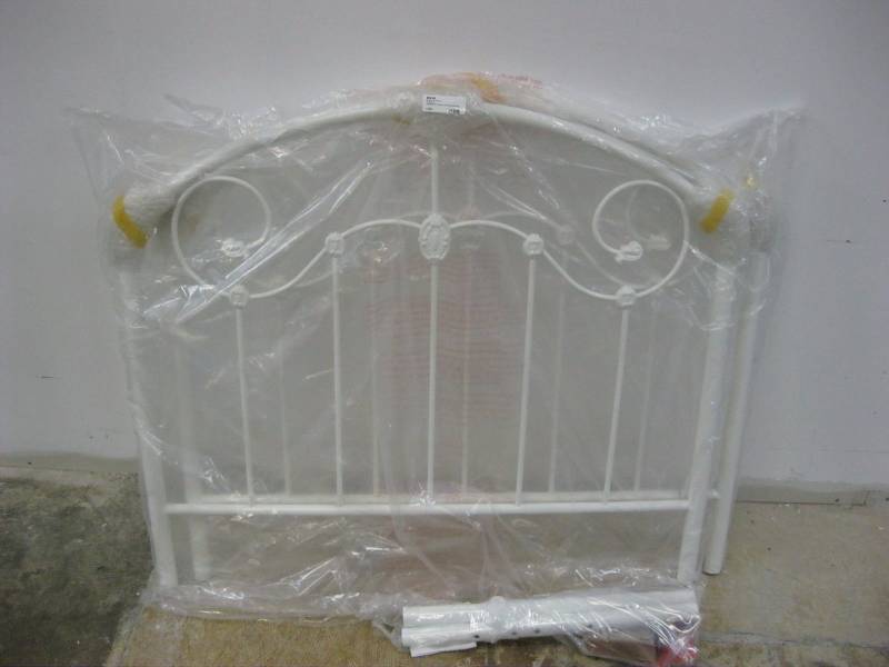 lot 63 image: HILLSDALE FURNITURE MADDIE TWIN BED SET HEADBOARD & FOOTBOARD ONLY
