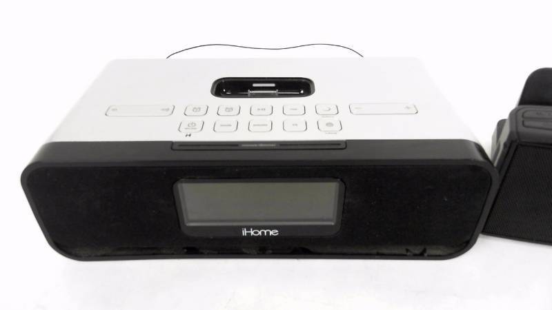lot 19 image: Lot of 3 - Alarm Clocks  Speaker Docks  30 Pin iPod Car Charger