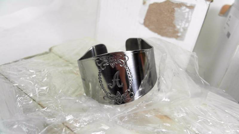 lot 49 image: Lot of 7 Kitchen Accessories - Stirring Tools, Vintage Napkin Rings, Coffee Filter 