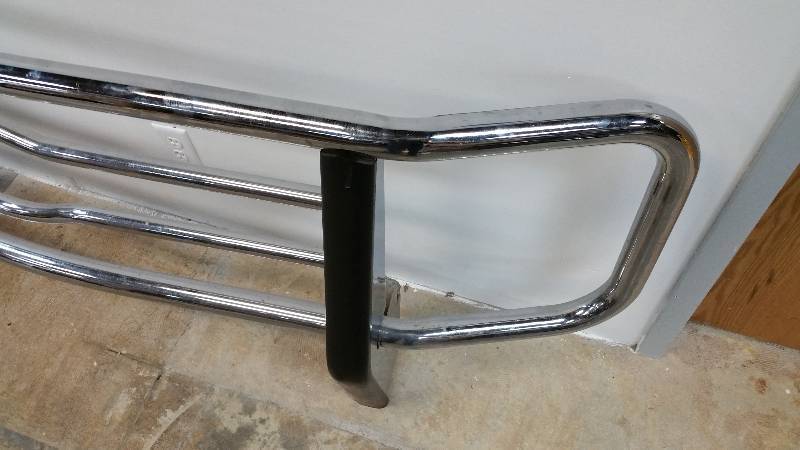 lot 66 image: Luverne Classic Truck Tubular Upright Grille Brush Guard Chrome Color