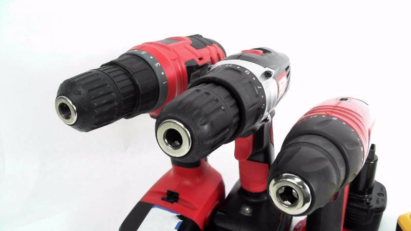 lot 75 image: 6 pc. Assorted Drill & Batteries Lot