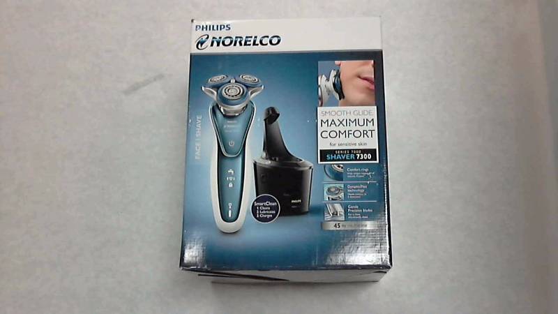 lot 2623 image: Norelco 7000 SmartClean Razor