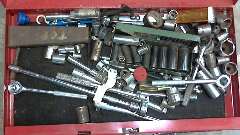 lot 3205 image: Craftsman Tool Box w Assorted Tools