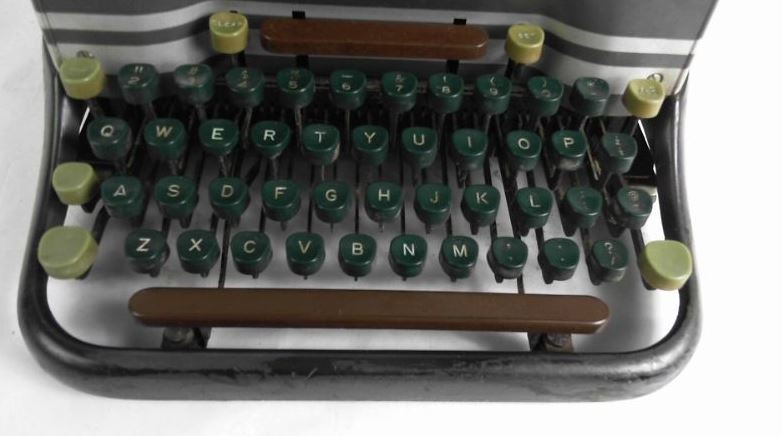 lot 86 image: Rare Vintage LC Smith & Corona Typewriter