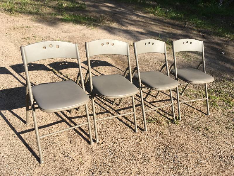 lot 5 image: CARD TABLE, CHAIRS, AND GAME