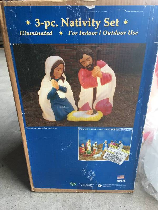 lot 9 image: CHRISTMAS LOT
