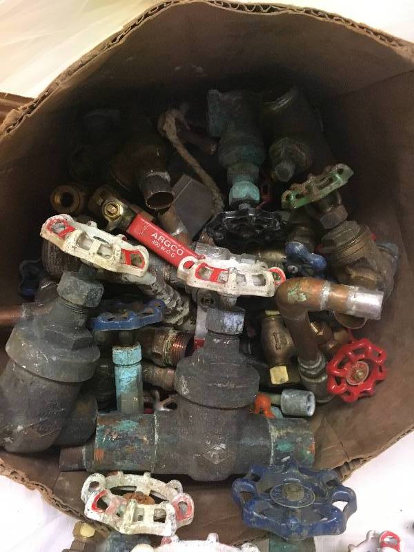 lot 22 image: ASSORTMENT OF SHUTOFF VALVES
