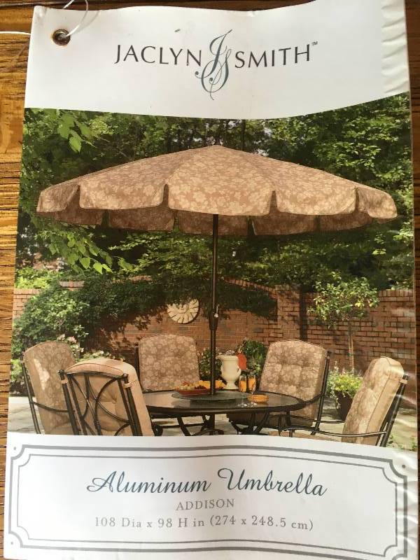 lot 23 image: 8 FOOT UMBRELLA