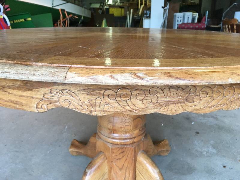 lot 32 image: SOLID WOOD ROUND TABLE AND LEAVES