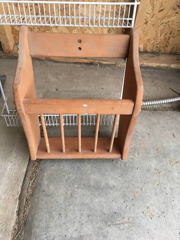 lot 38 image: TALL METAL RACK AND WOODEN RACK