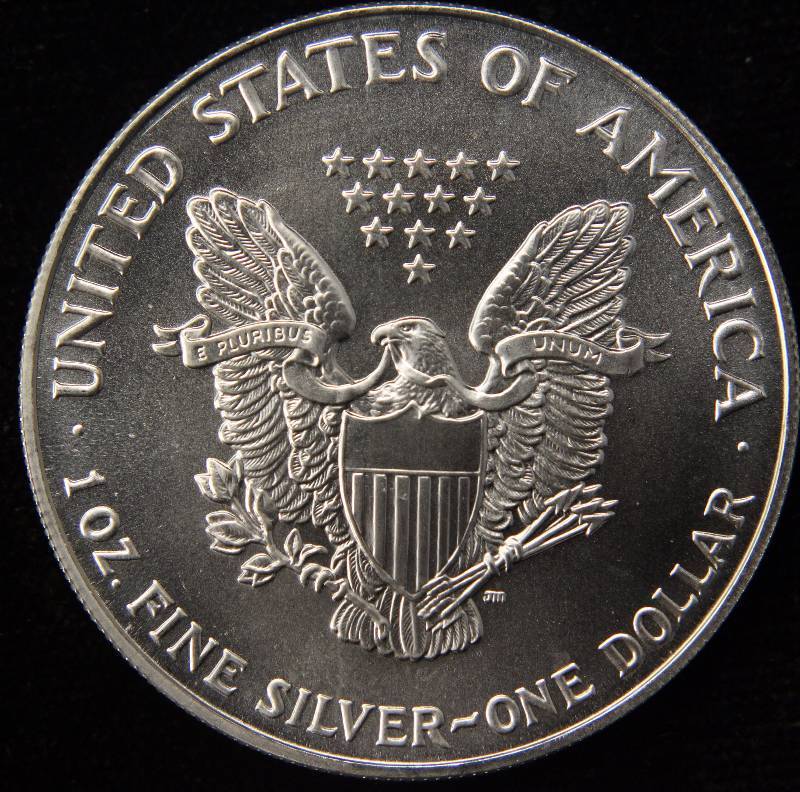 lot 15 image: 1993 AMERICAN SILVER EAGLE 1 TROY Oz. .999 FINE SILVER DOLLAR