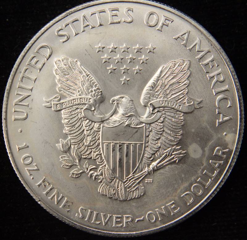 lot 40 image: 2001 AMERICAN SILVER EAGLE 1 TROY OZ. .999 FINE SILVER DOLLAR