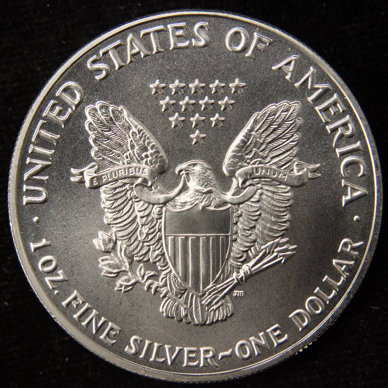 lot 62 image: 1992 AMERICAN SILVER EAGLE 1 TROY OZ. .999 FINE SILVER DOLLAR