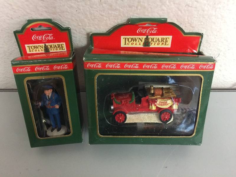 lot 19 image: Coca-Cola Town Square Figurines