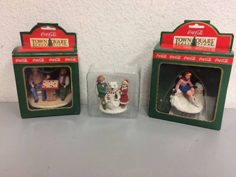 lot 20 image: Coca-Cola Town Square Figurines
