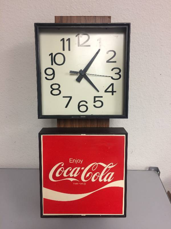 lot 21 image: Coca-Cola Clock