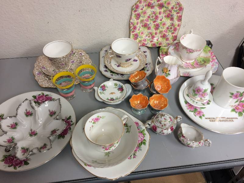 lot 37 image: Assorted China and Glassware