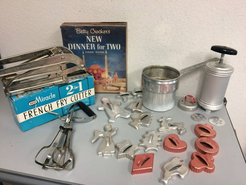 lot 46 image: Assorted Vintage items