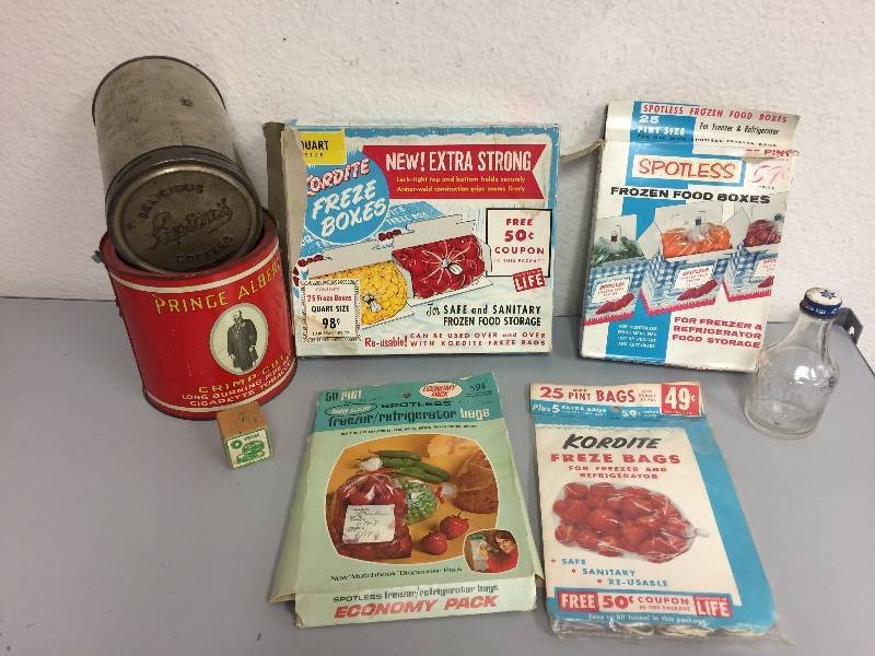 lot 47 image: Assorted Vintage items