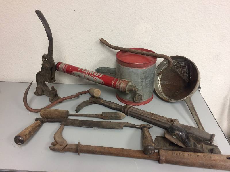 lot 48 image: Assorted Vintage Tools