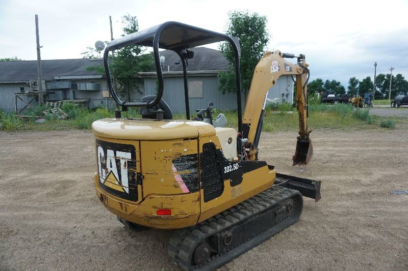 lot 3 image: Cat 302.5C Mini Tracked Excavator