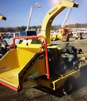 lot 6 image: 2008 Vermeer Model BC600XL Power Wood Chipper