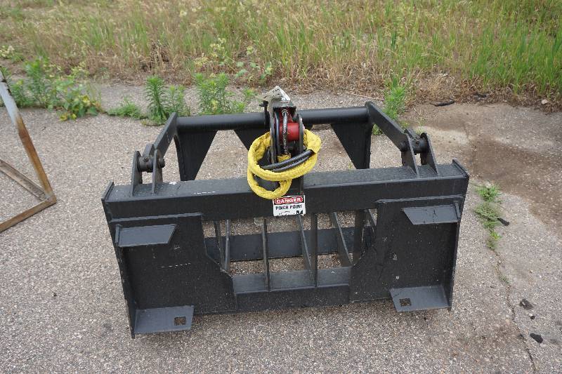 lot 19 image: Universal Mount Bobcat Skid Loader Skid Steer 46 Heavy Duty RockRoot Grapple Bucket