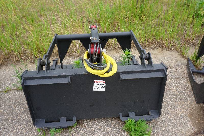 lot 20 image: Universal Mount Bobcat Skid Loader Skid Steer 48 Heavy Duty Grapple Bucket With Removable Teeth