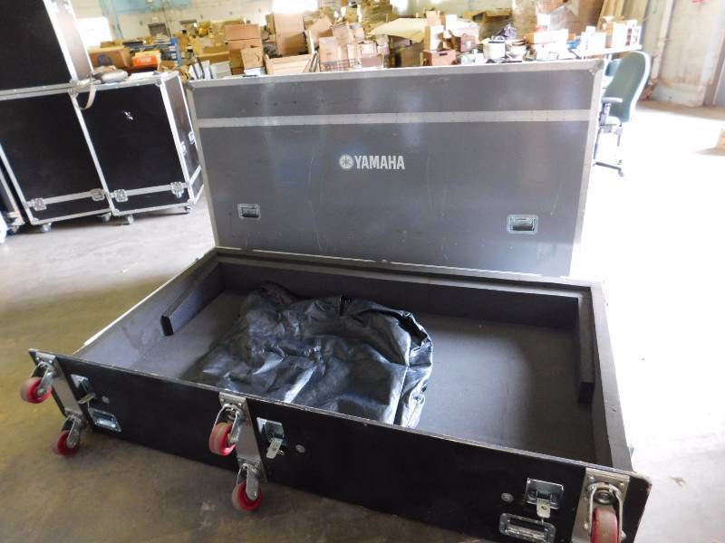 lot 91 image: Yamaha Equipment Case (approx. 90 x 17.5 x 56.5)